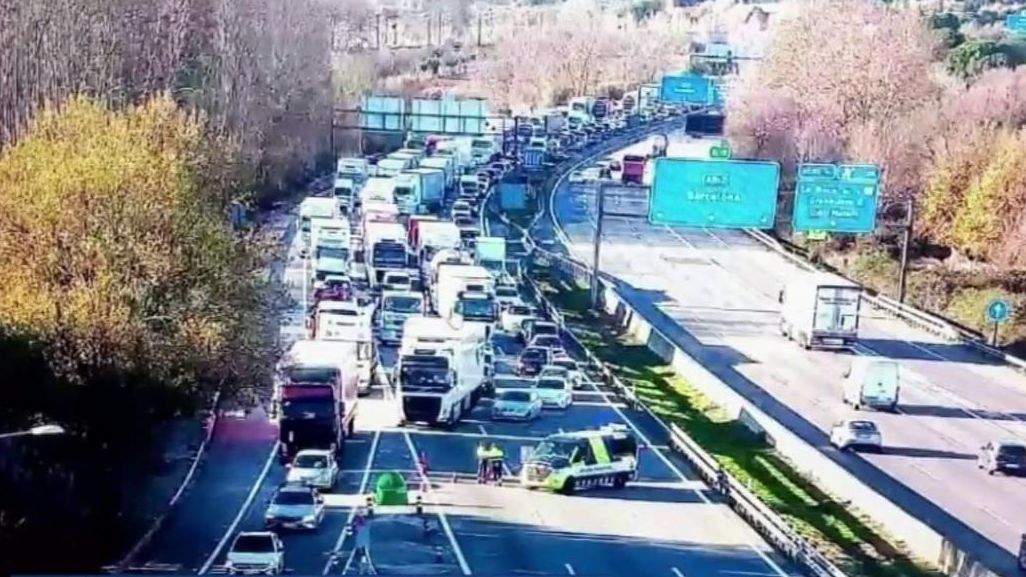 Cortes en la carretera.