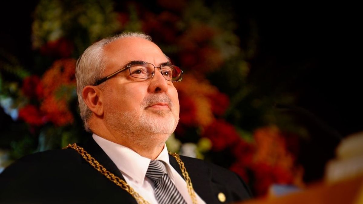 Murcia decreta tres días de luto oficial por la muerte de José Luis Mendoza, el controvertido fundandor de la UCAM Murcia decreta tres días de luto oficial por la muerte de José Luis Mendoza, el controvertido fundandor de la UCAM
