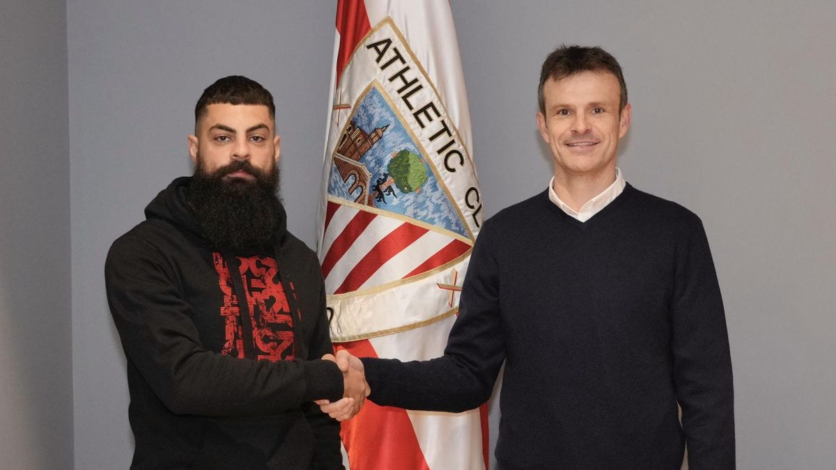 Asier Villalibre, jugador, y Josu Urrutia, Pte. Athletic Club Asier Villalibre, jugador, y Josu Urrutia, Pte. Athletic Club