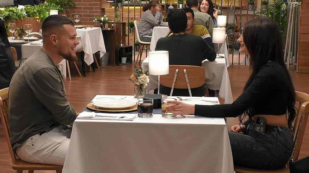 Cristina y Enrique durante su cita en 'First Dates'