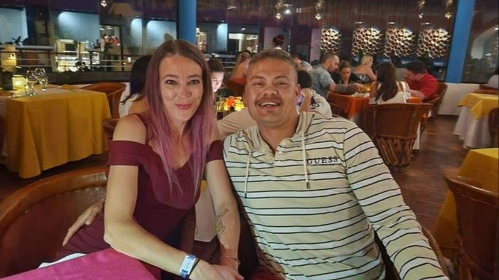 La mujer canadiense se fue a dormir al hotel de México y la despertaron con la muerte de su esposo