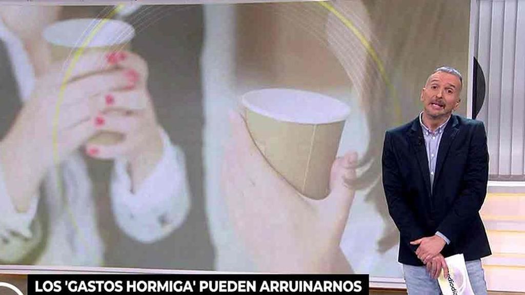 Los ‘gastos hormiga’, un goteo constante que puede arruinarnos: ¿Cuánto gastamos al año en cafés?