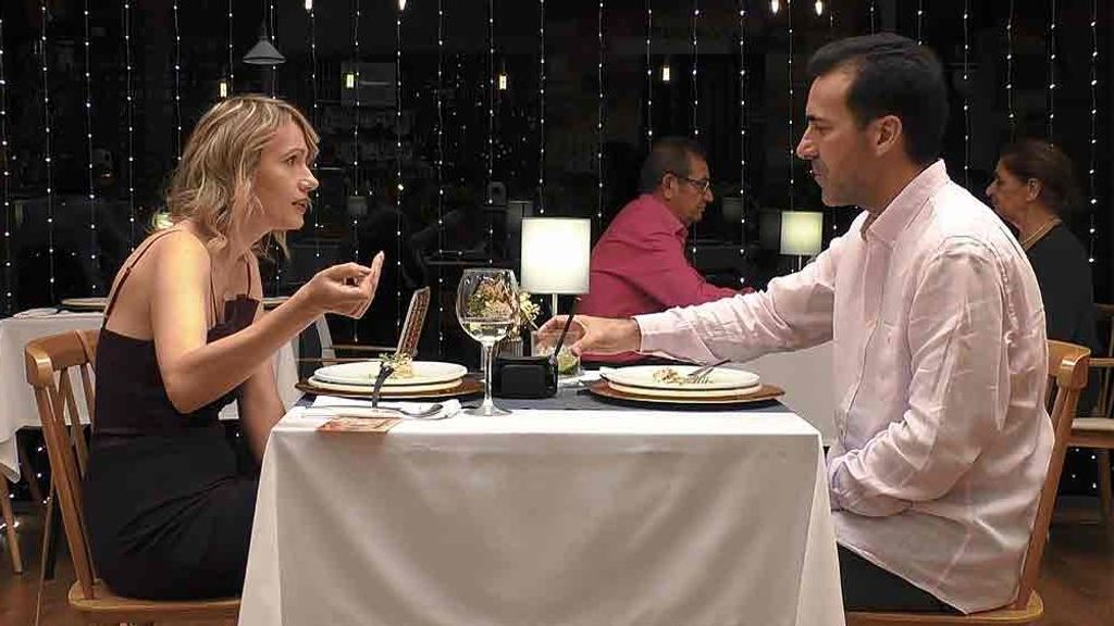 Natalia y Pedro durante su cita en 'First Dates'