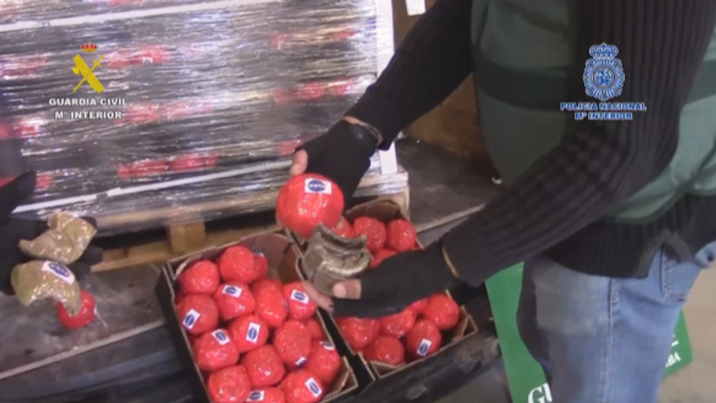 Pillan en Málaga otro invento de los narcos: 22 toneladas de hachís dentro de falsos tomates
