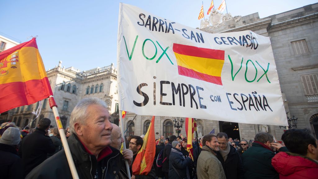 La derecha se manifiesta en Barcelona contra Pedro Sánchez y el Gobierno de España: "¡No al chantaje separatista!"