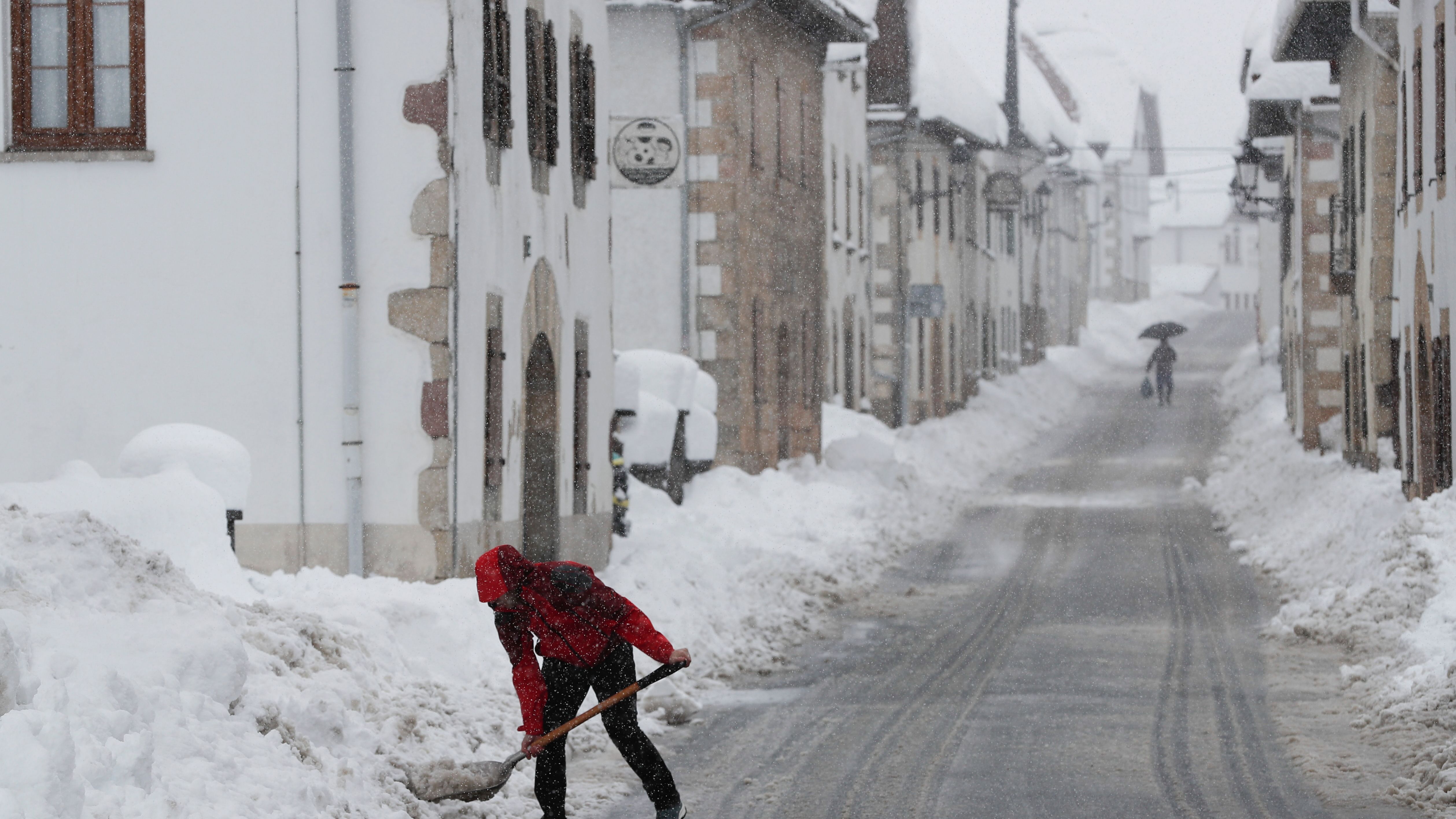 Continúan las nevadas en Navarra y otras provincias del norte