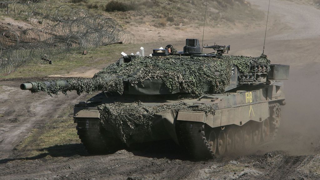 Alemania cede ante la presión internacional y enviará a Ucrania sus propios tanques Leopard