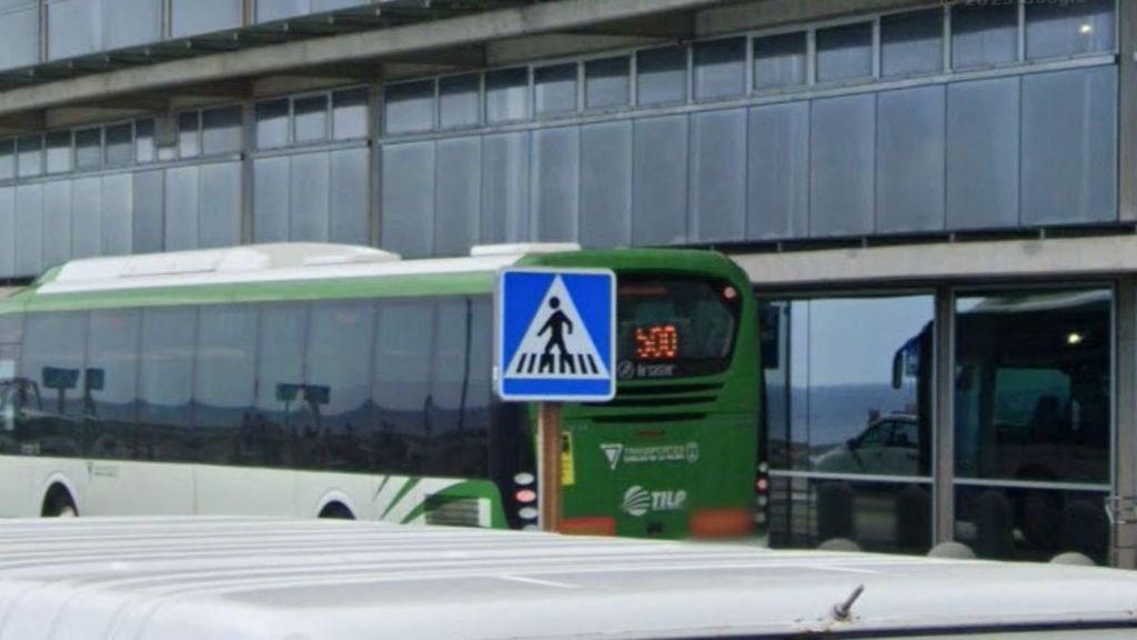 Autobús de la línea 500 en el Aeropuerto de La Palma