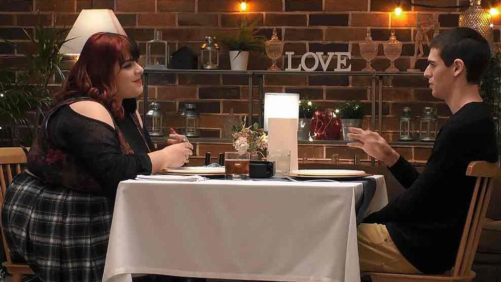 Desirée y Víctor durante su cita en 'First Dates'