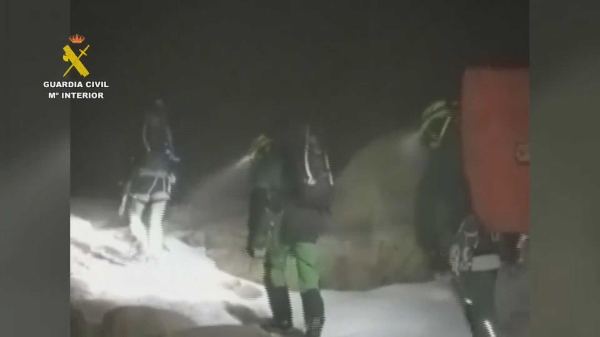 La Guardia Civil rescata a 9 personas en el Pico Almanzor, una de ellas muerta tras una caída de 100 metros