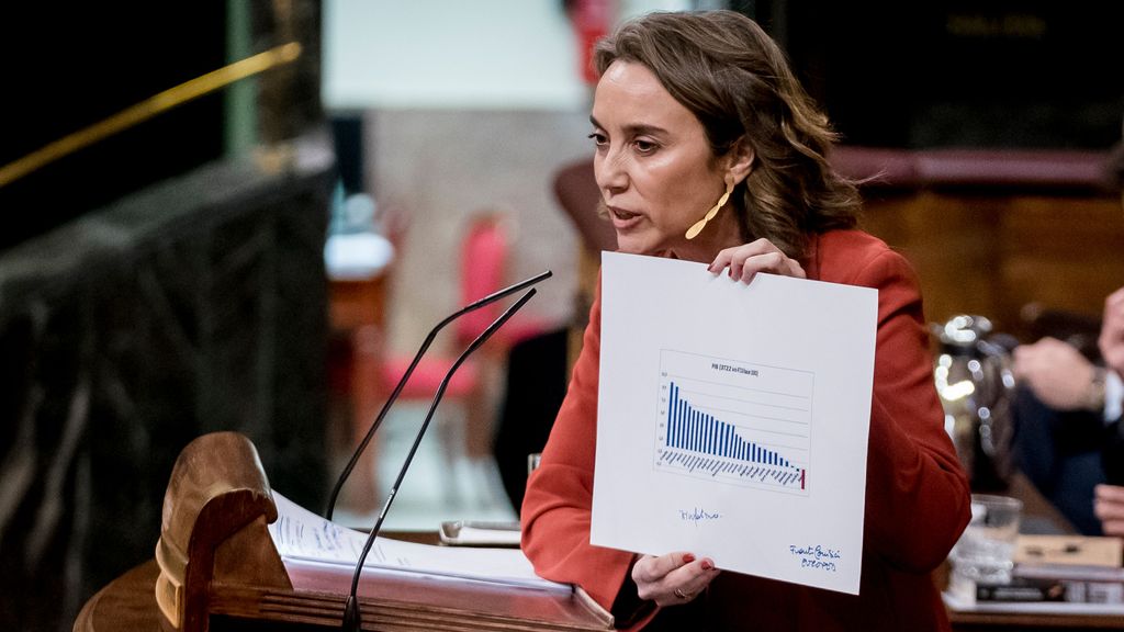 La secretaria general del PP, Cuca Gamarra, interviene en el pleno del Congreso