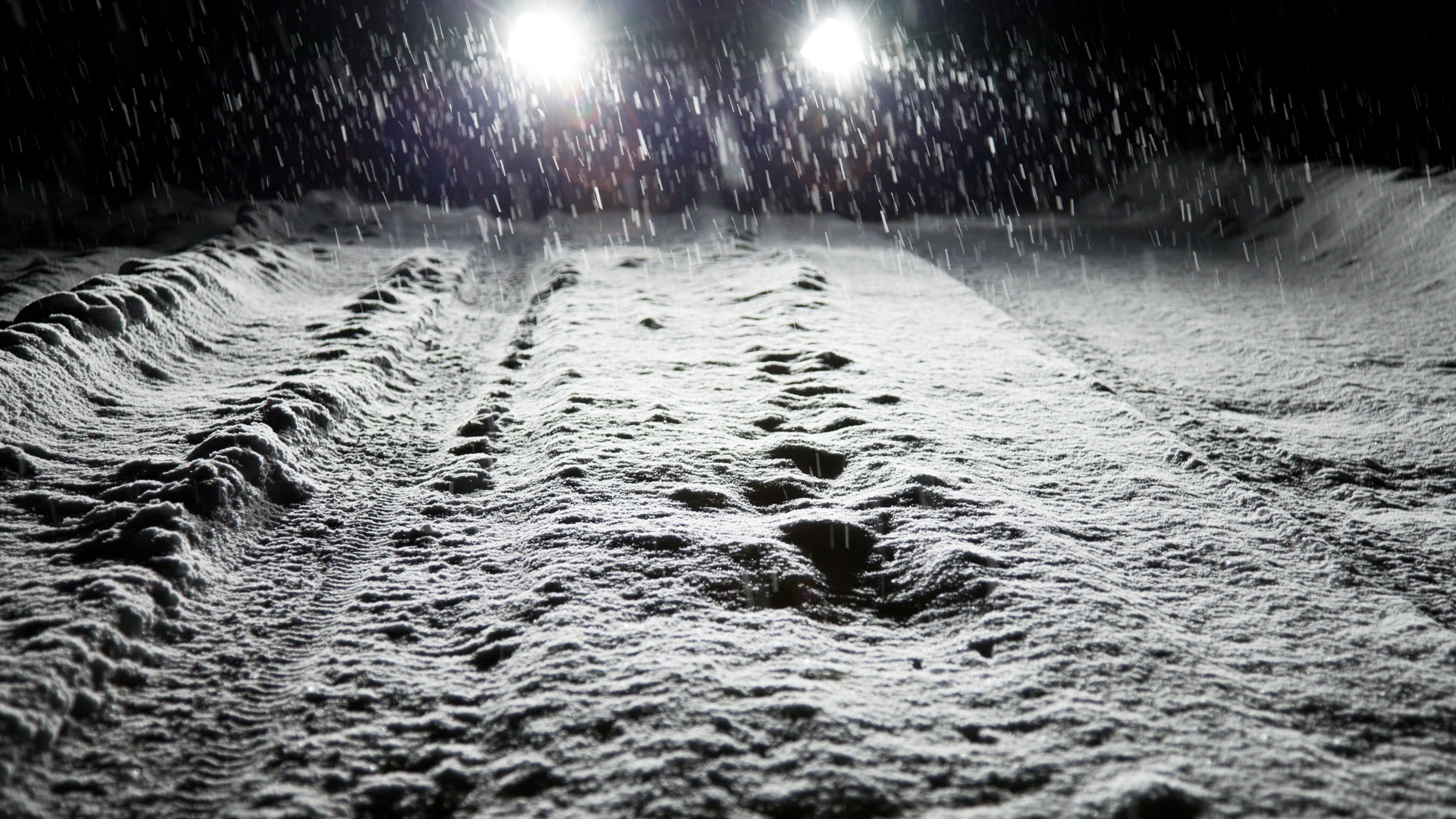 Sigue las marcas de otros vehículos si hay mucha nieve