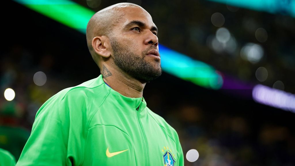 Un tatuaje "delató" a Dani Alves: la víctima reconoció la media luna tatuada en su abdomen