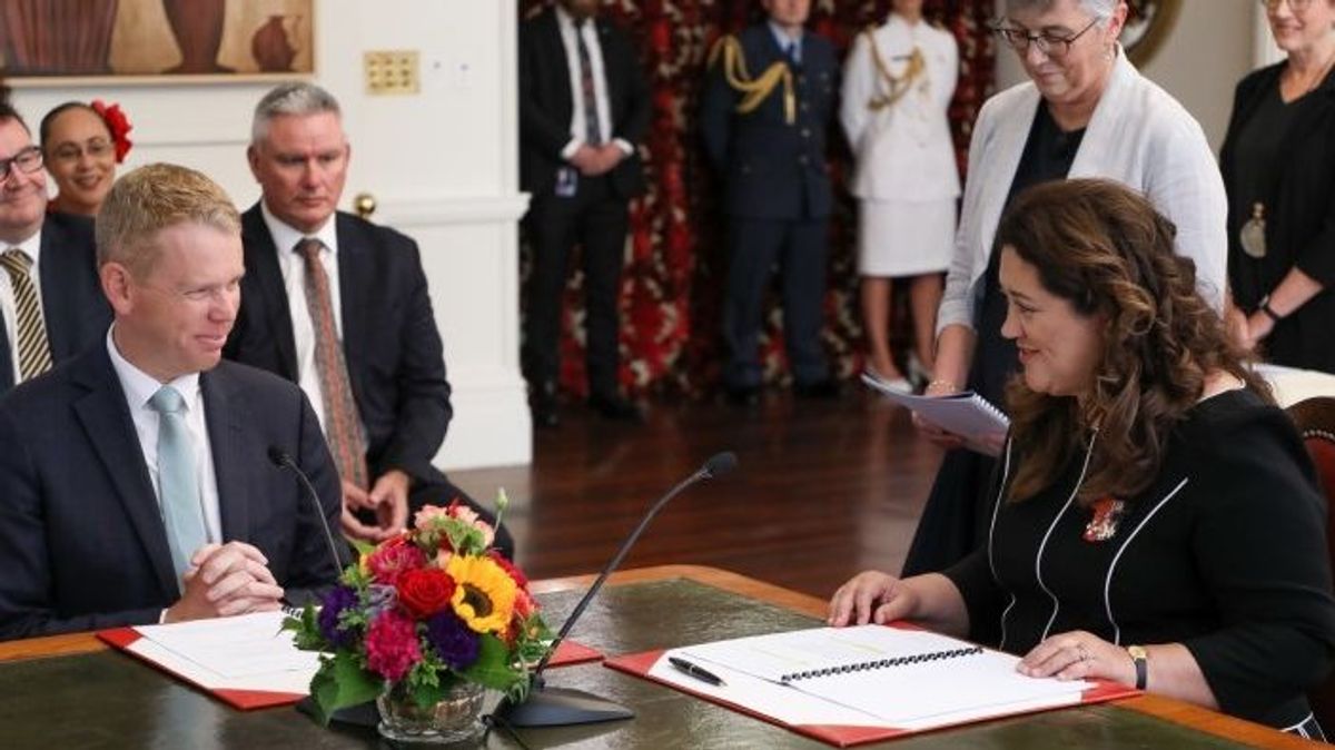 Chris Hipkins jura el cargo de primer ministro de Nueva Zelanda