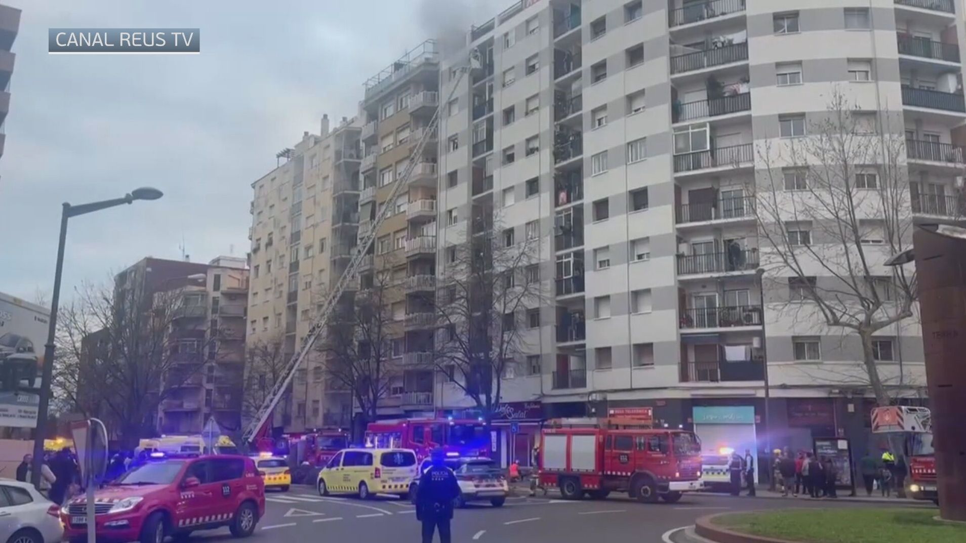 Dos muertos y una decena de heridos en tres incendios declarados en Tarragona, Almería y Bilbao