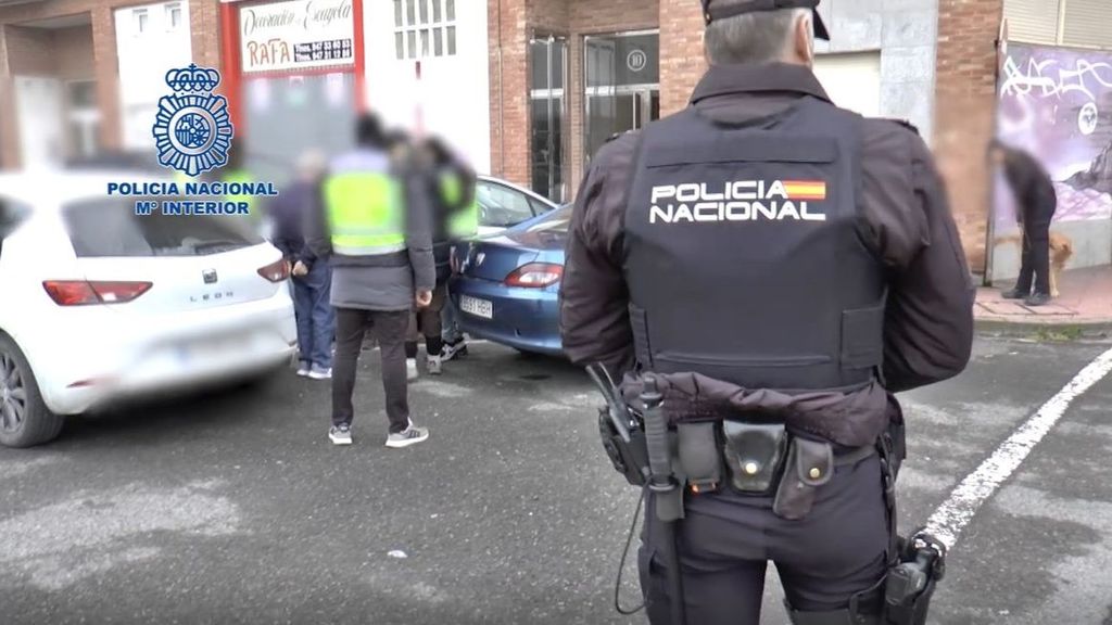 La policía halla material para hacer mas cartas bomba en el piso del jubilado de Miranda de Ebro