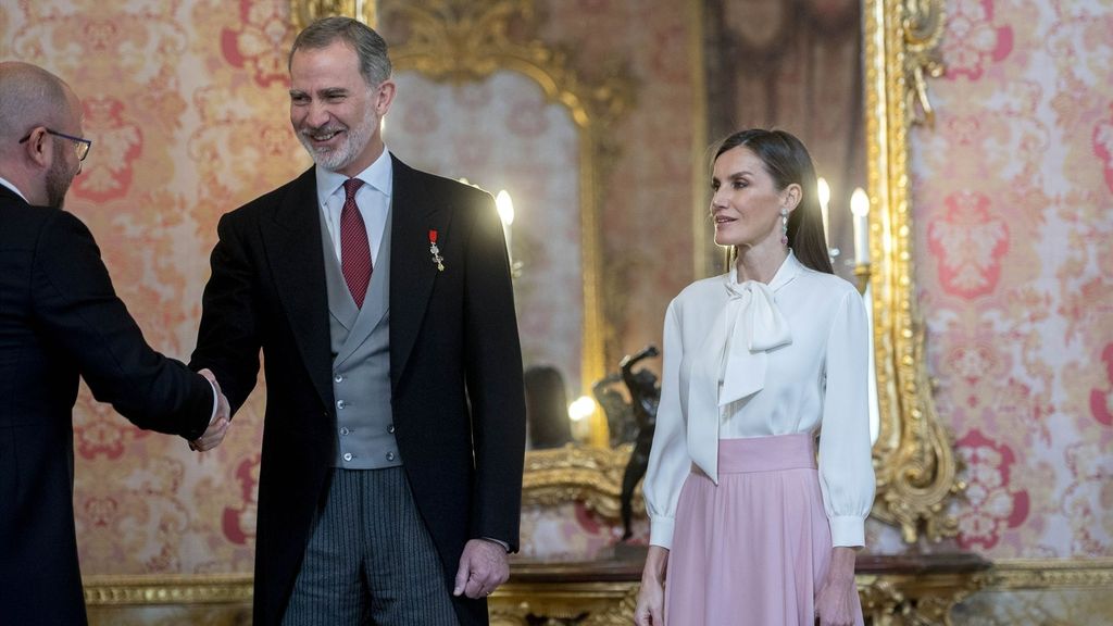 Los reyes, durante la recepción al Cuerpo Diplomático en el Palacio Real