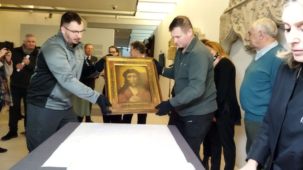 Momento en el que los cuadros eran embalados para salir del museo.