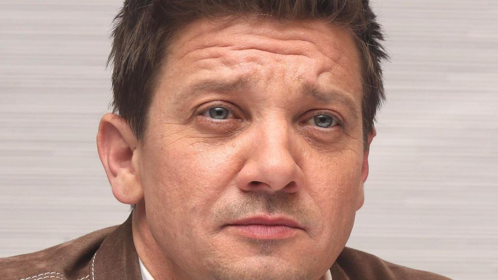 Nuevos detalles del accidente del actor Jeremy Renner: intentaba salvar a su sobrino antes de ser arrollado