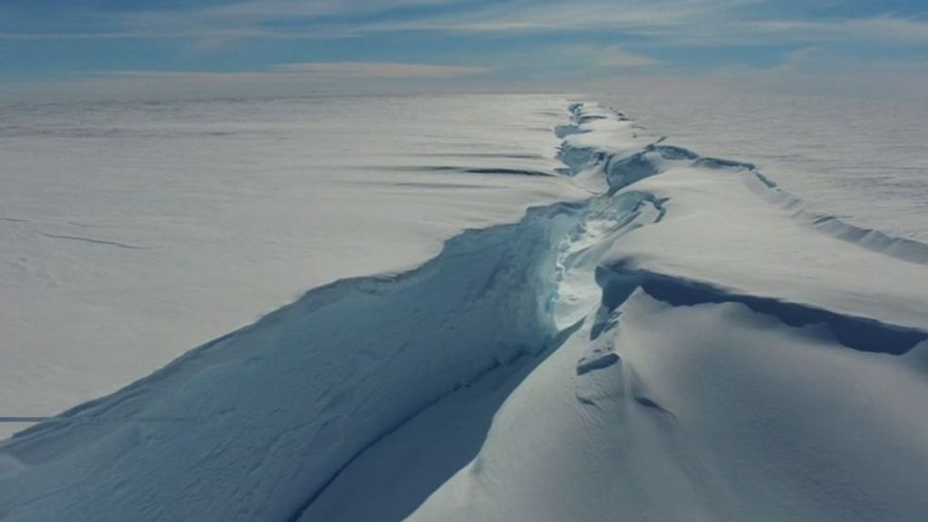 Un iceberg colosal se desprende en la Antártida