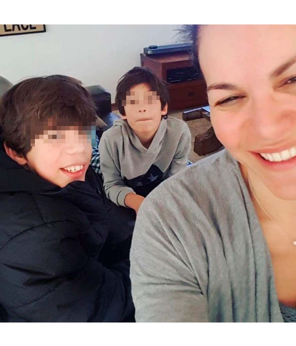 Fabiola Martínez y sus dos hijos, Kike y Carlos