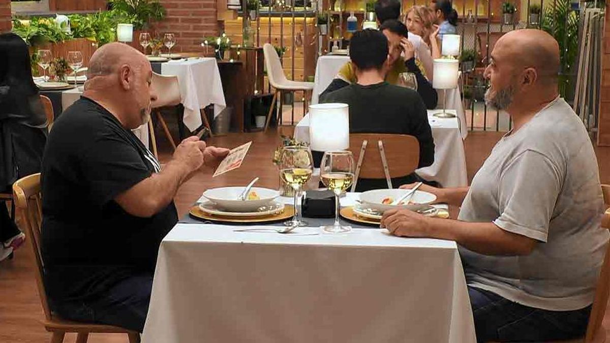 Juan Antonio, ante la fantasía sexual de su cita en ‘First Dates’: “No me gusta la lencería, me gustan los calzoncillos blancos, me ponen burraco”