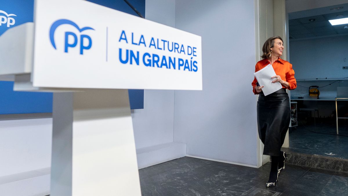 La secretaria general del PP, Cuca Gamarra, comparece ante los medios de comunicación en Génova