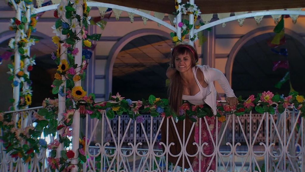 Esthercita confiesa y humilla a sus padres