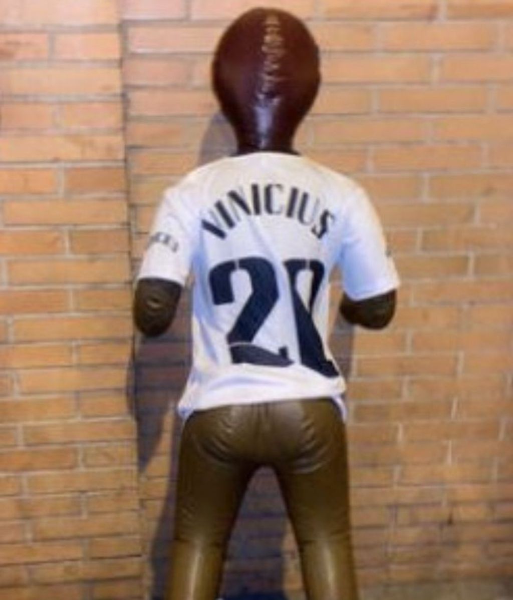 muñeco vinicius
