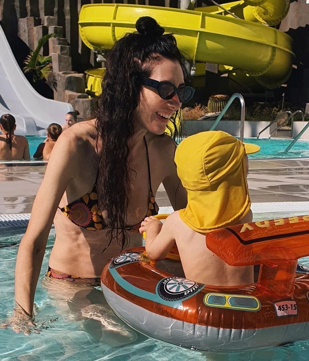 Natalia Ferviú y su hijo Marcelo