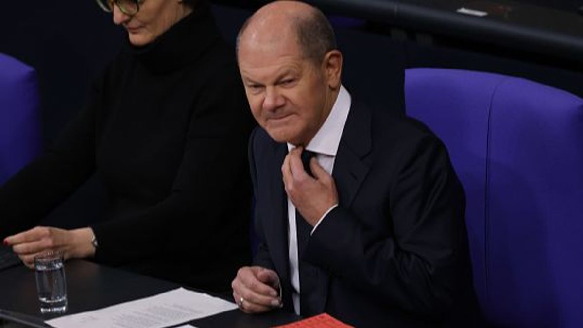 Scholz en el Bundestag explicando el envío de carros de combate a Ucrania Scholz en el Bundestag explicando el envío de carros de combate a Ucrania