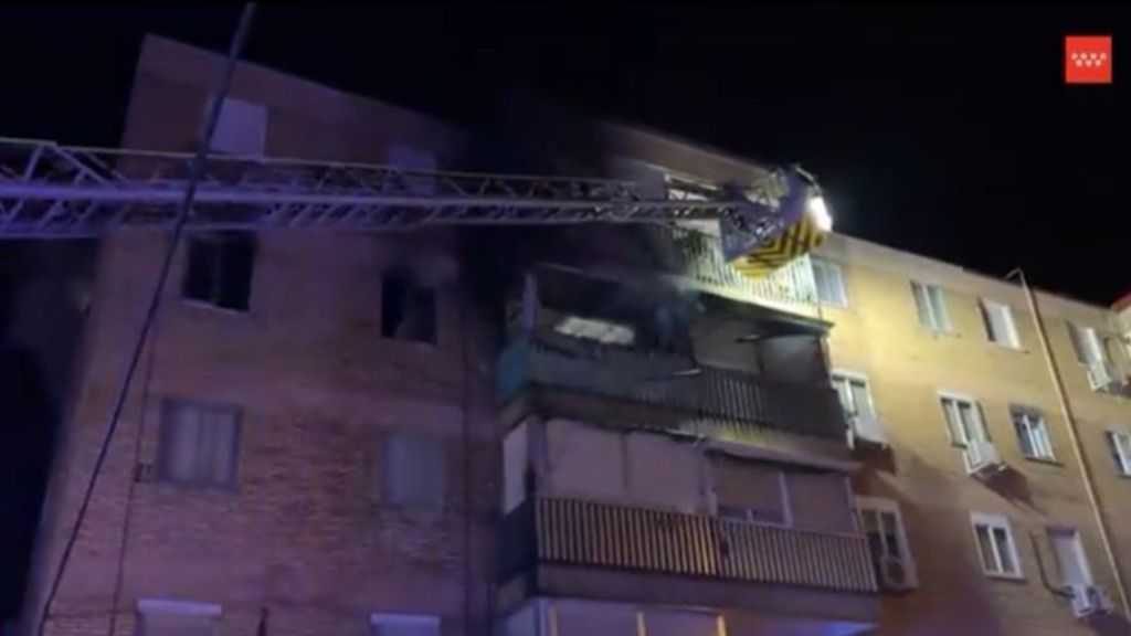 Una veintena de heridos leves en un incendio en una vivienda de Parla