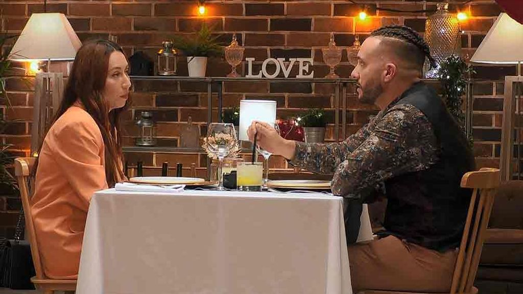 Valentina y Antonio durante su cita en 'First Dates'