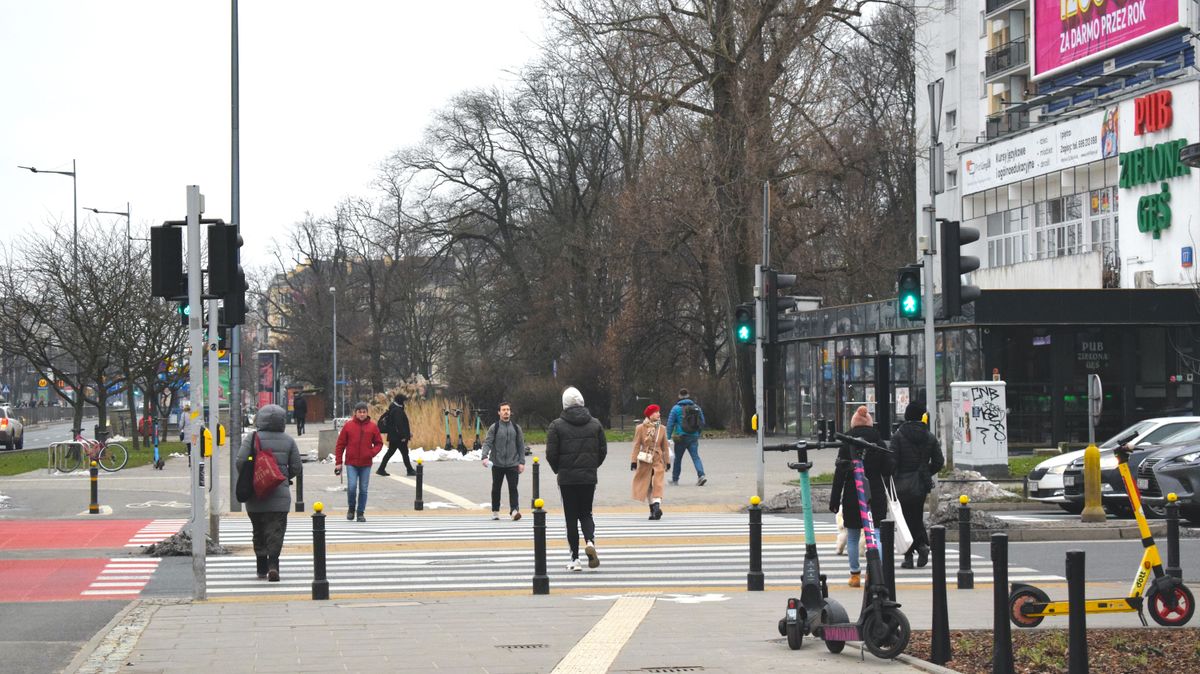 Ciudadanos polacos en las calles de Varsovia