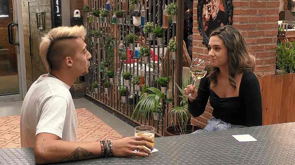 Dani y Julia durante su cita en 'First Dates'