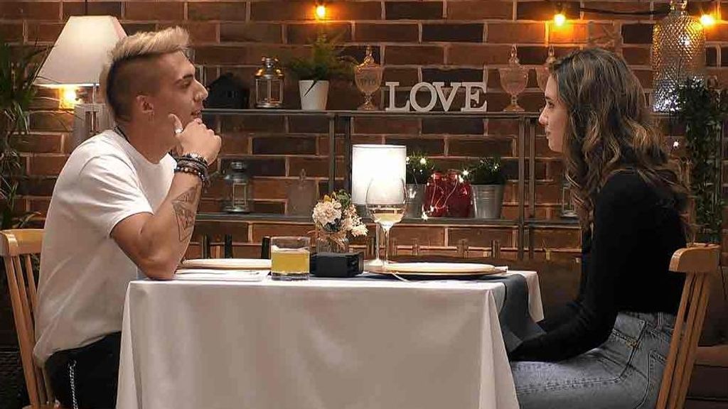 Dani y Julia durante su cita en 'First Dates'