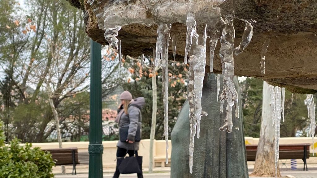 El lunes persistirá el frío helador en España