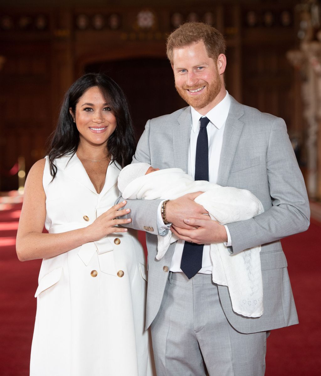 El príncipe Harry y Meghan Markle junto a Archie, su primer hijo