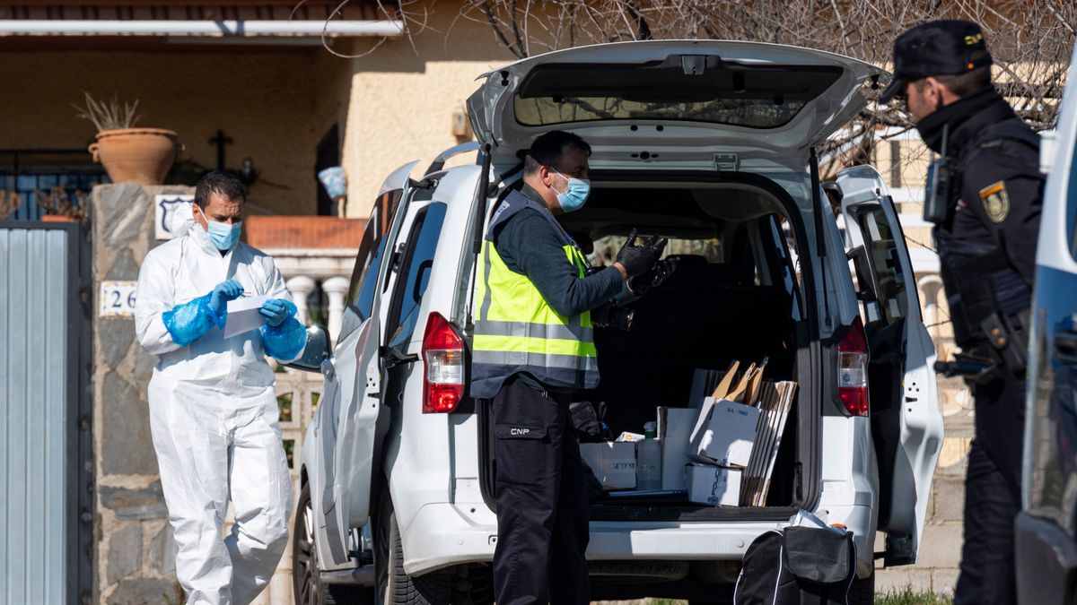 La Policía Nacional investiga el hallazgo del cadáver de un bebé envuelto en unas mantas en el barrio de El Fargue