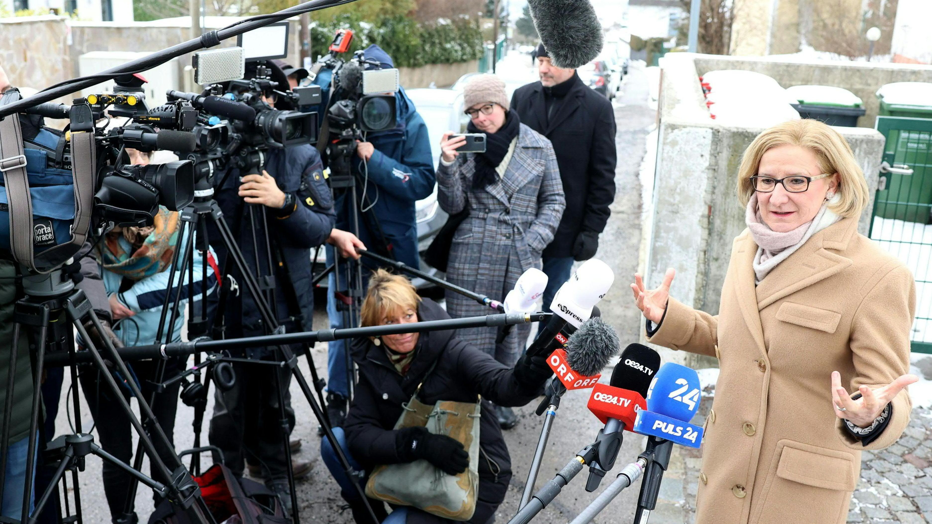 The Austrian People S Party Obtains Its Worst Outcome Since 1945 Within   La Gobernadora De Baja Austria Johanna Mikl Leitner Del Conservador Partido Popular Austriaco Ovp En Ec79 