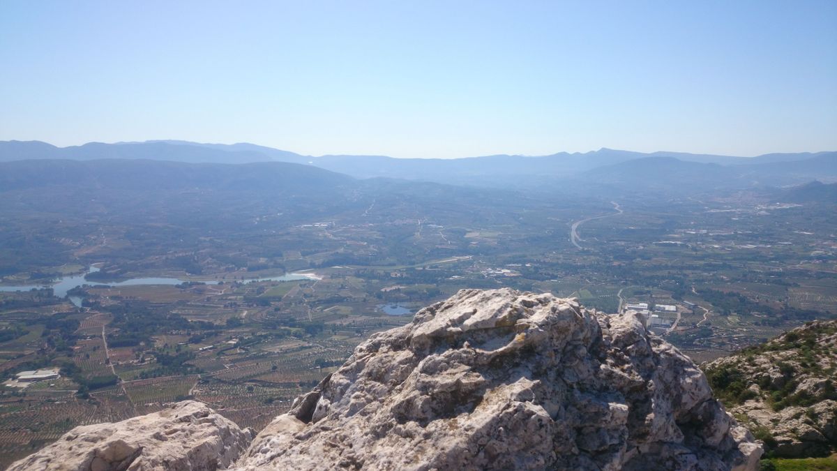 Una mujer sufre una caída cuando subía al pico de Beniatjar en la montaña de Gaianes, Alicante