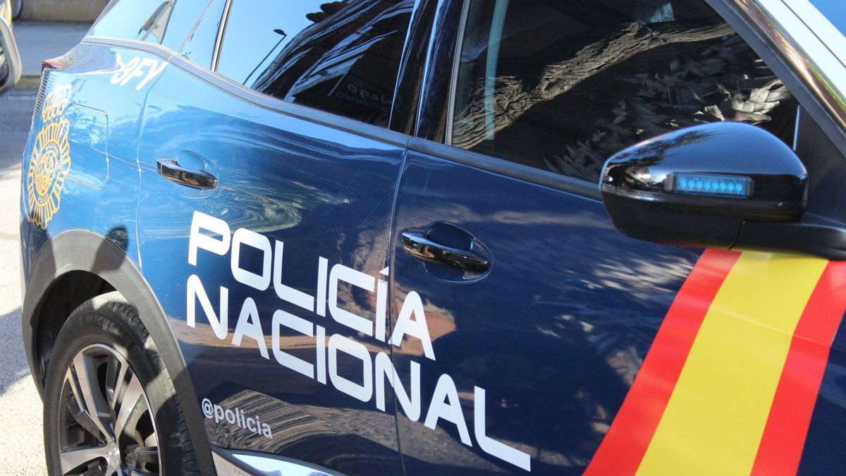 Agentes de la Policía Nacional identifican a un menor que apuñaló a la madre de su novia en Carabanchel.