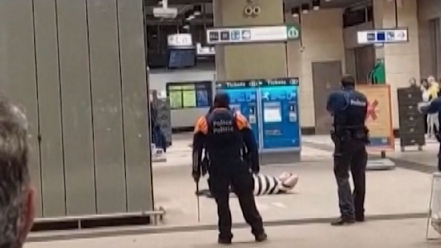 Tres personas resultan heridas en un ataque con un puñal en el metro de Bruselas