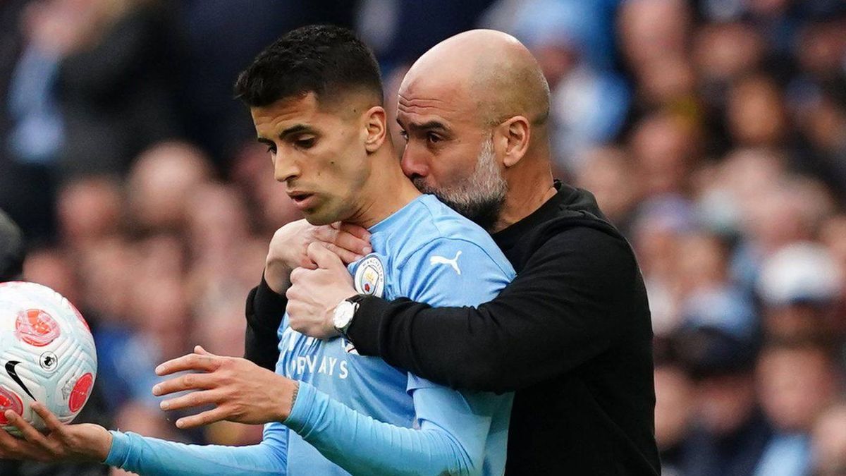 El enfado de Joao Cancelo con el City: bloquea a varios aficionados tras su fichaje por el Bayern