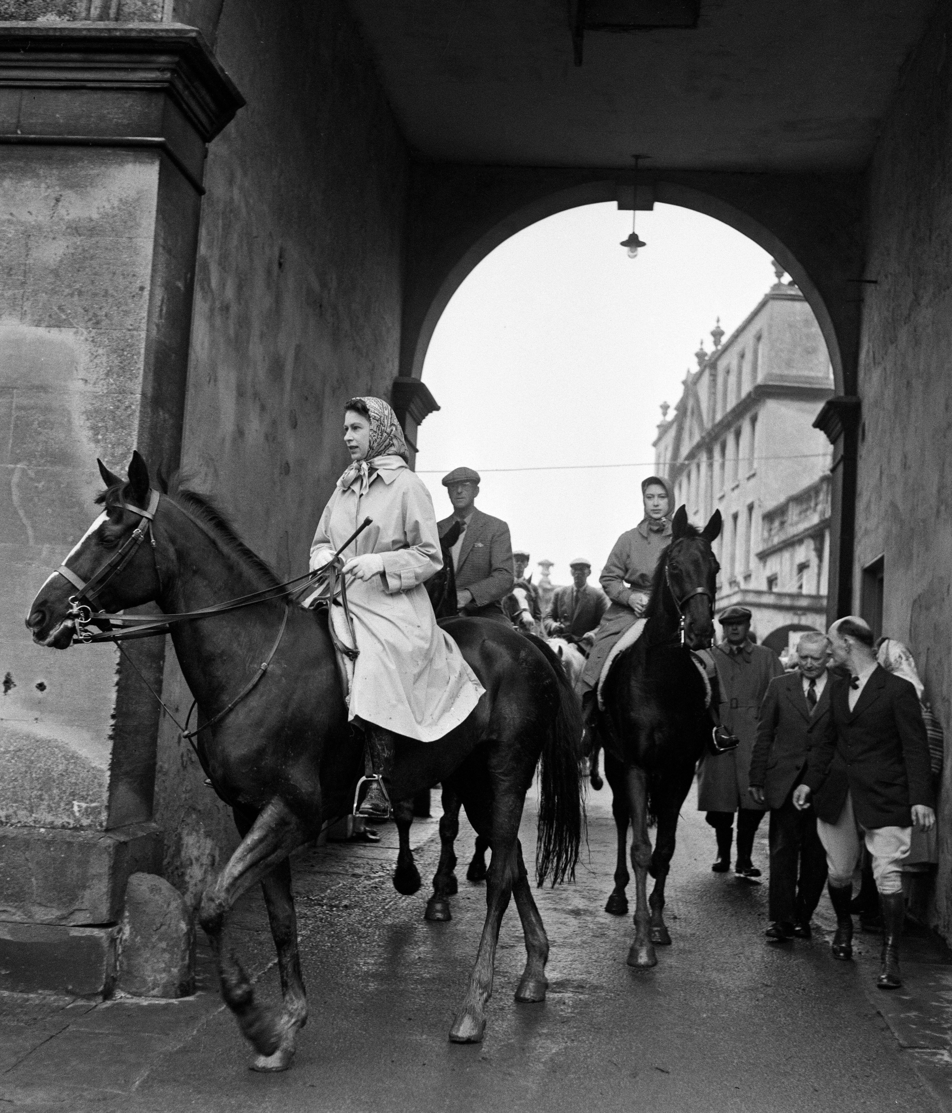 Cómo vestirse para ir a montar a caballo: 4 looks de hípica elegantes