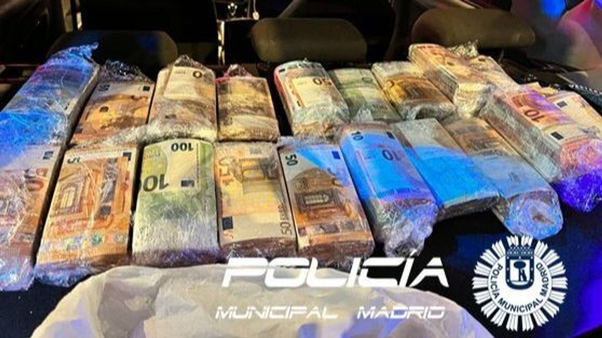 La policía de Madrid incauta 200.000 euros a un coche en plena Gran Vía