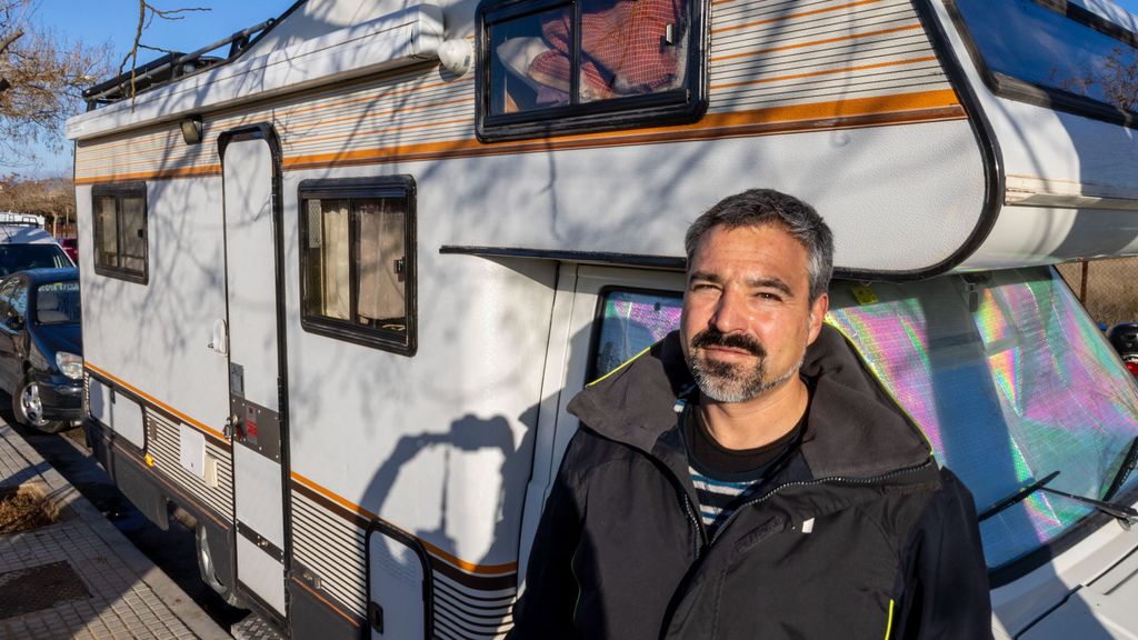 Uno de los vecinos del barrio de caravanas