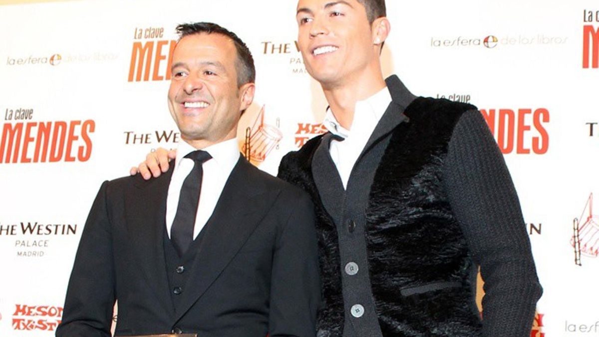 Archivo - El agente de futbolistas Jorge Mendes con el futbolista Cristiano Ronaldo