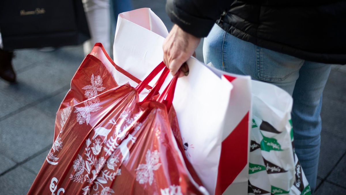 Este sábado 7 de enero comienza oficialmente el periodo de rebajas. Este sábado 7 de enero comienza oficialmente el periodo de rebajas.