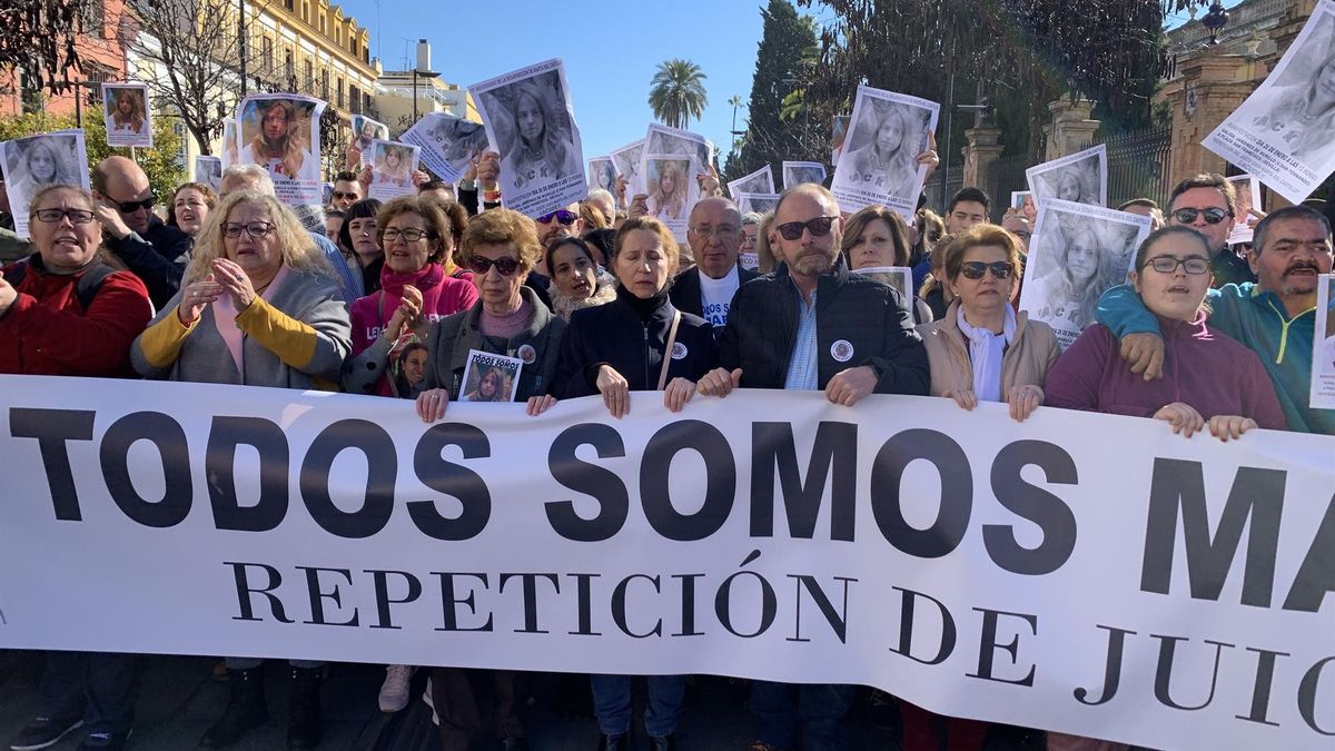 Archivo - Los padres de Marta del Castillo encabezan la manifestación por el décimo aniversario de su muerte